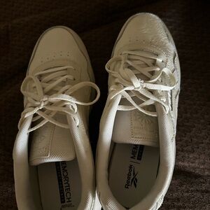 Reebok women’s leather White/cream Sneakers - floral design